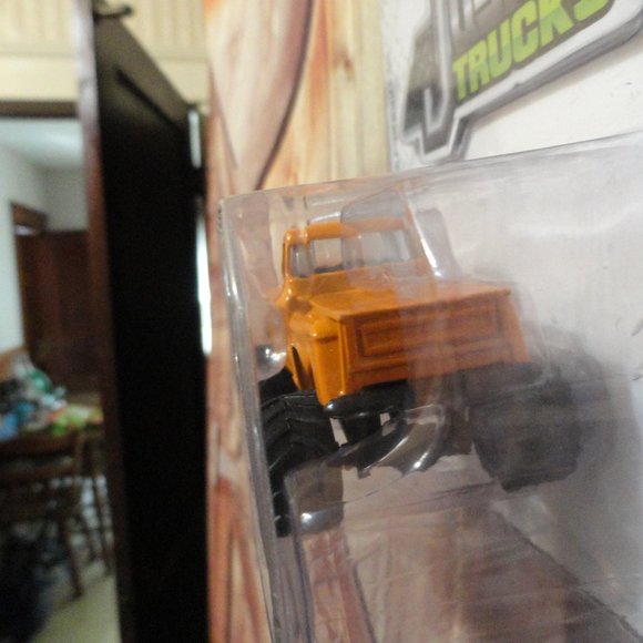 Jada Metals 55 Chevy Stepside BIg tires NIP truck~2019 edition~Detailed~ - Picture 4 of 5